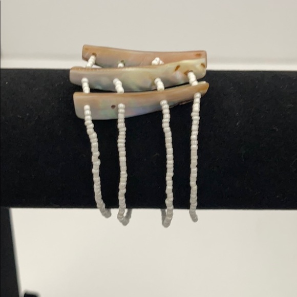 Artisan White Beaded Shell Bracelet with stretch - Picture 3 of 4